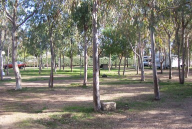 095 OPP Fincas Rústicas SurOEste 2 385x258 - Camping a pleno rendimiento en Mérida, con 13 bungalow, instalaciones con todos los servicios