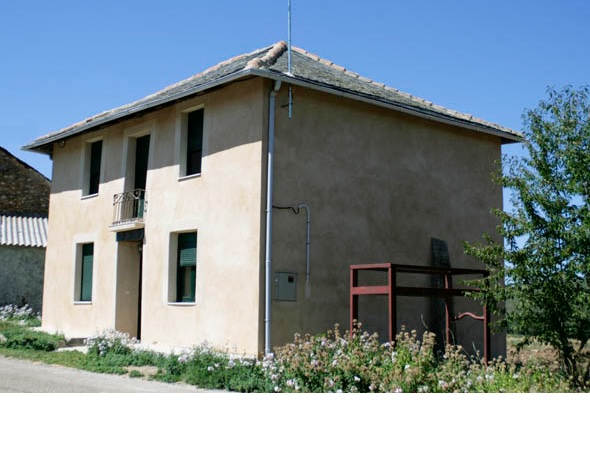 147 Casa rural 1 - Molino de piedra en los montes de León, gran edificio con vivienda, almacén y antiguo molino.