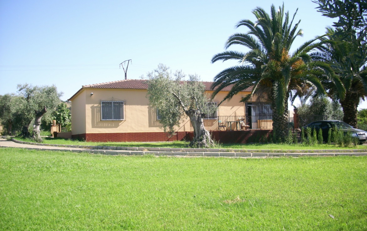 744 OPC Fincas Rústicas SurOeste 1 1170x738 - Chalet en parcela de 2.000 m2 en la falda de la Sierra de Arroyo, con vivienda amueblada de 130 m2 con 5 dormitorios