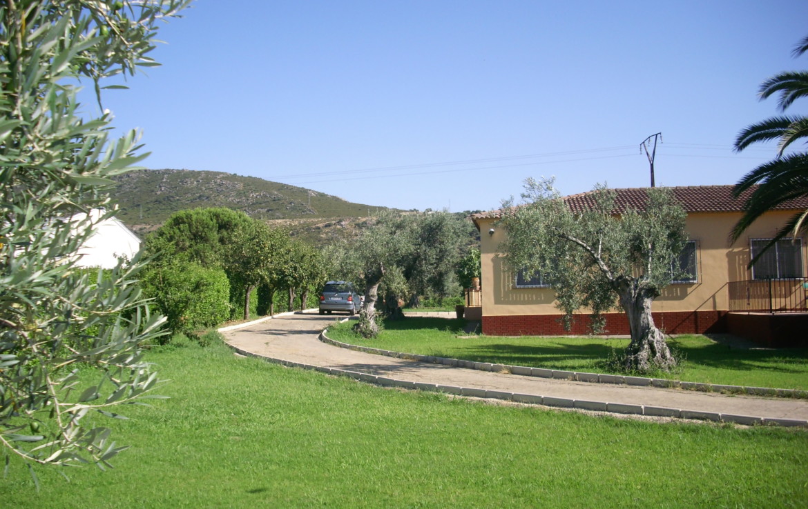 744 OPC Fincas Rústicas SurOeste 2 1170x738 - Chalet en parcela de 2.000 m2 en la falda de la Sierra de Arroyo, con vivienda amueblada de 130 m2 con 5 dormitorios