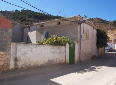 1033 OPU Fincas Rústicas SurOeste 380x280 - Casa de pueblo en aldea a 30 km de cuenca, 300 m2, cinco dormitorios