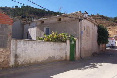 1033 OPU Fincas Rústicas SurOeste 385x258 - Casa de pueblo en aldea a 30 km de cuenca, 300 m2, cinco dormitorios